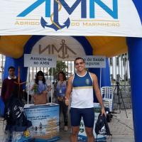 Guarda-Marinha Andeferson Queiroz Mendes retirando o seu brinde AMN