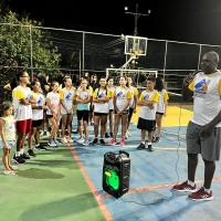 ADOLESCER+ EM SÃO PEDRO DA ALDEIA PROMOVE AULAS DE VÔLEI