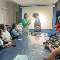 OFICINA DE MAQUIAGEM PROFISSIONAL E COLOCAÇÃO DE CÍLIOS É REALIZADA PELO AMN EM SÃO PEDRO DA ALDEIA