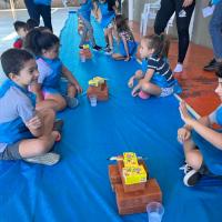 OFICINA DE PINTURA ESTIMULA CRIATIVIDADE ENTRE OS PEQUENOS DA FAMÍLIA NAVAL EM SÃO PEDRO DA ALDEIA