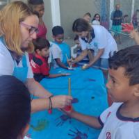 OFICINA DE PINTURA ESTIMULA CRIATIVIDADE ENTRE OS PEQUENOS DA FAMÍLIA NAVAL EM SÃO PEDRO DA ALDEIA