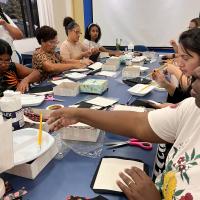 PROJETO CAPACITAR REALIZA OFICINA QUE TRANSFORMA PAPELÃO EM ARTE