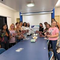 PROJETO CAPACITAR REALIZA OFICINA QUE TRANSFORMA PAPELÃO EM ARTE