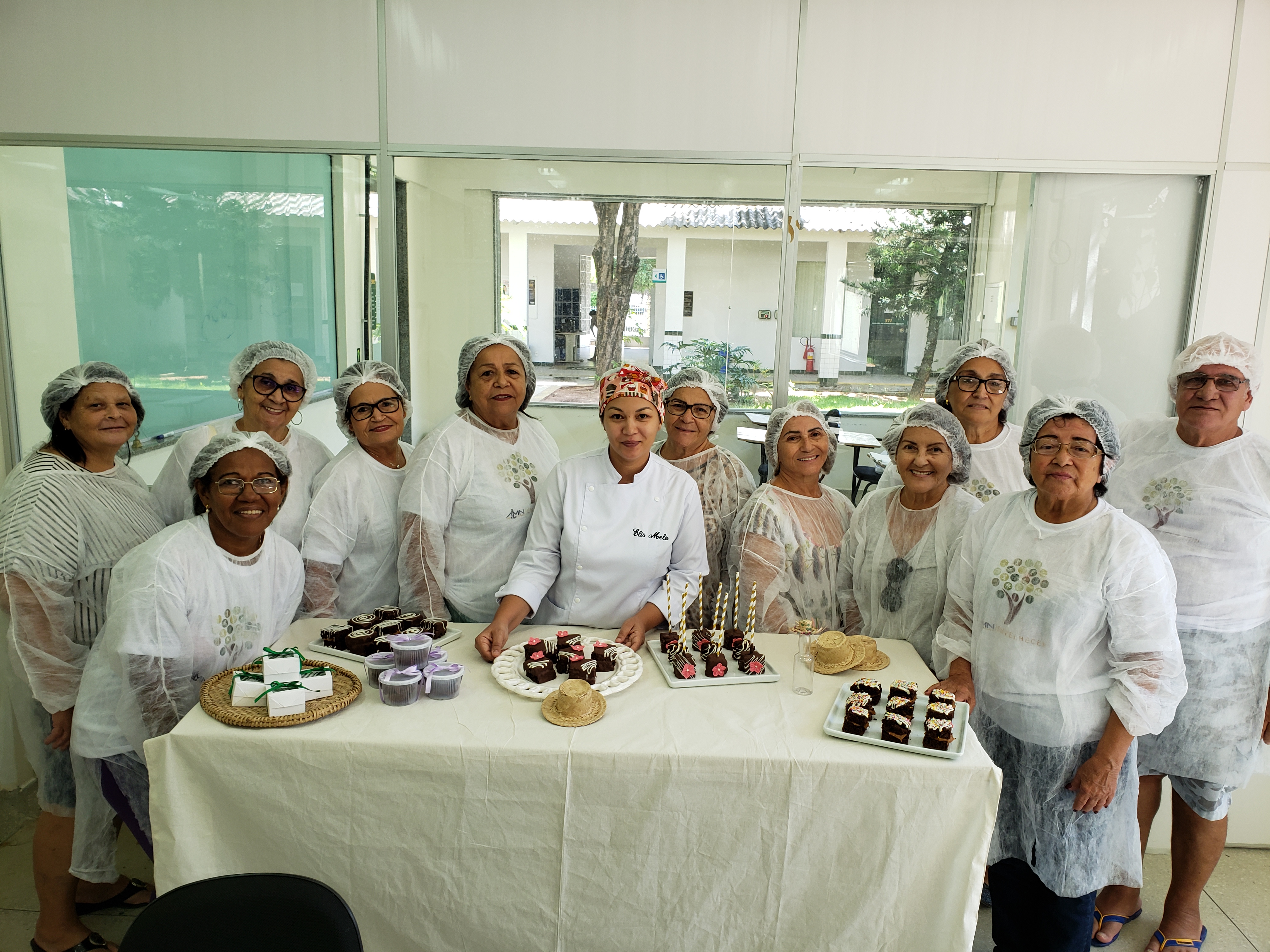 INTEGRANTES DO PROJETO ENVELHECER-NATAL PARTICIPAM DE CURSO DE PÃO DE MEL E BEM CASADO