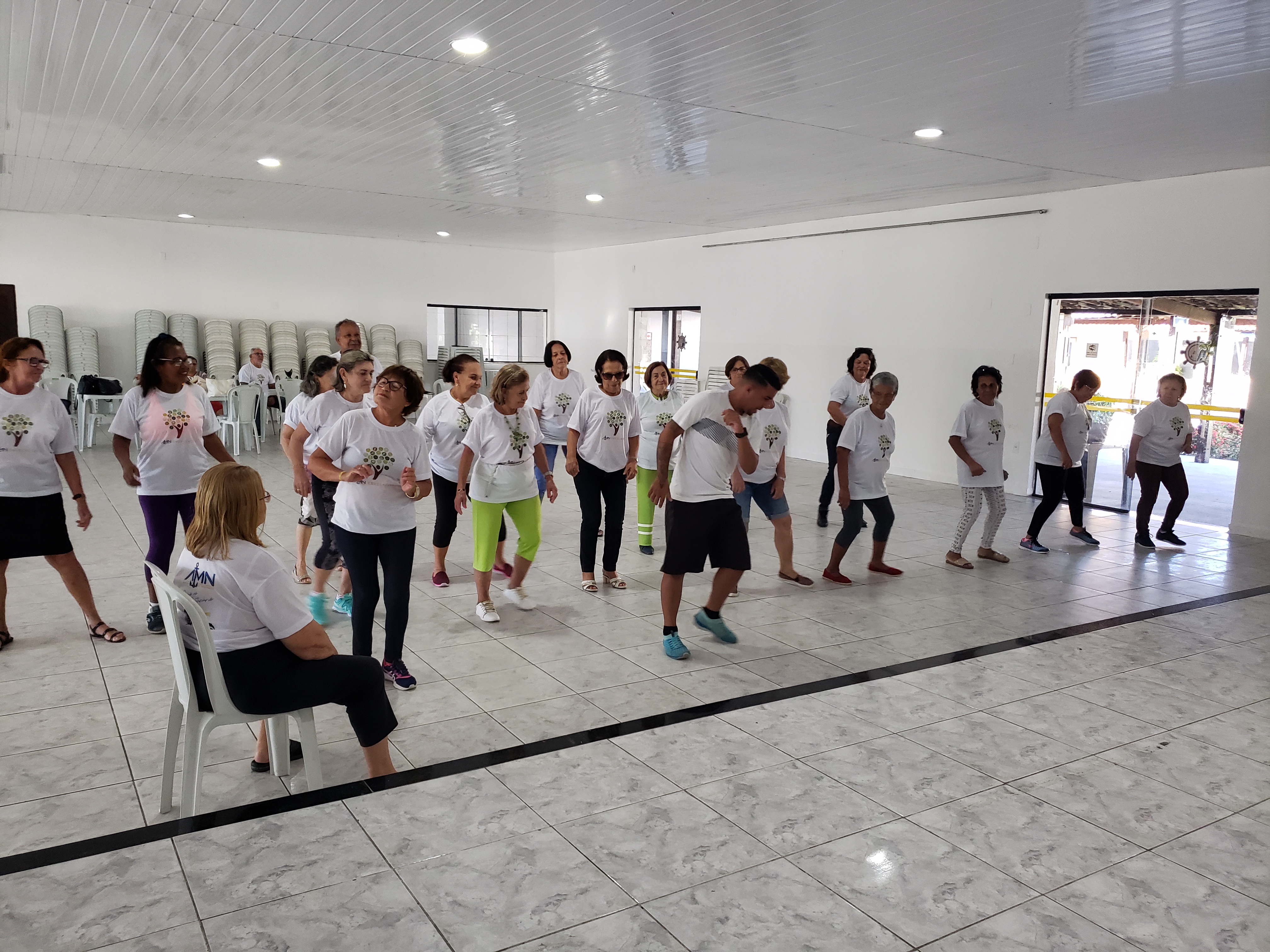 AULA DE DANÇA AGITA O PROJETO ENVELHECER – NATAL