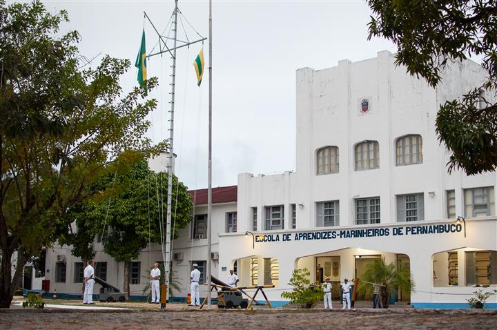 ESCOLA DE APRENDIZES-MARINHEIROS DE PERNAMBUCO ACOLHE A EQUIPE DO AMN 