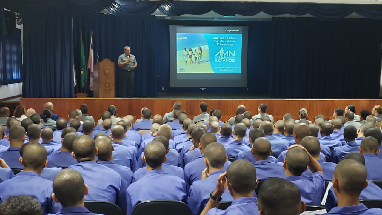 ESCOLA DE APRENDIZES-MARINHEIROS DE VILA VELHA RECEBE O AMN