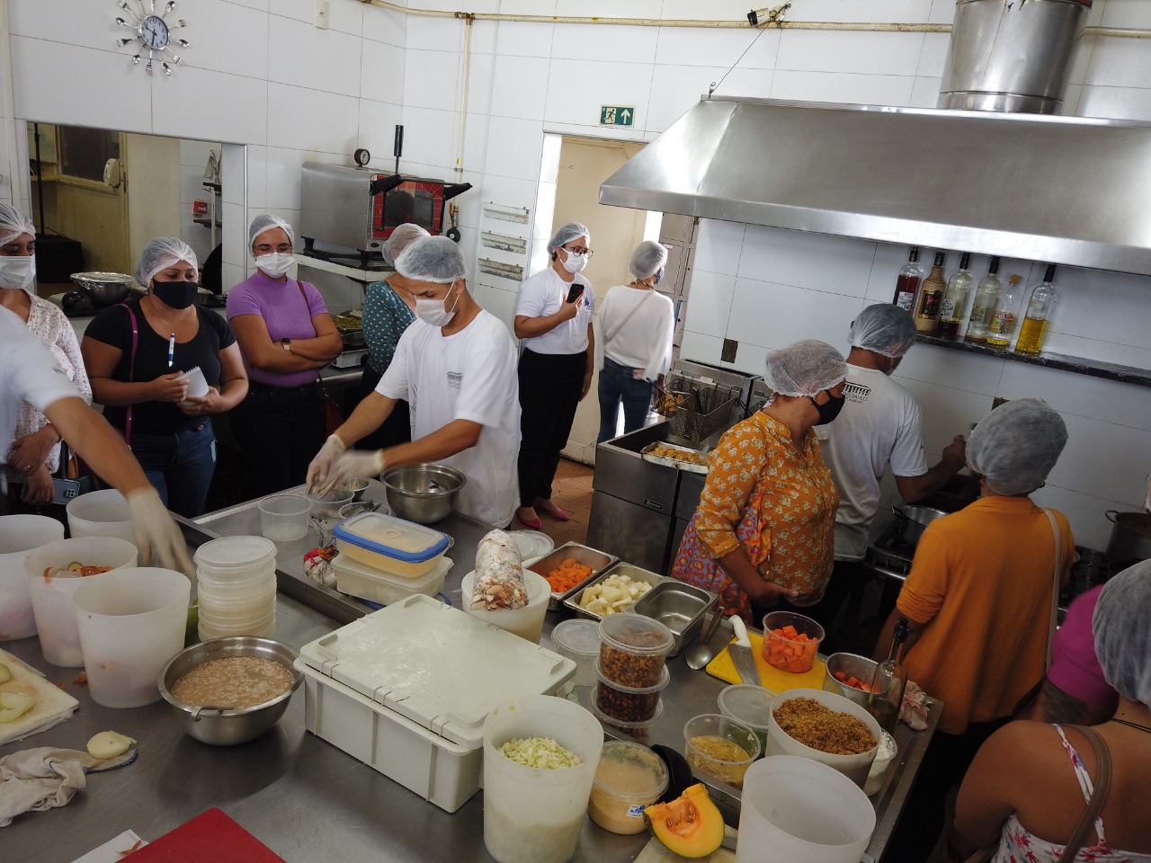 Momento da preparação dos pratos