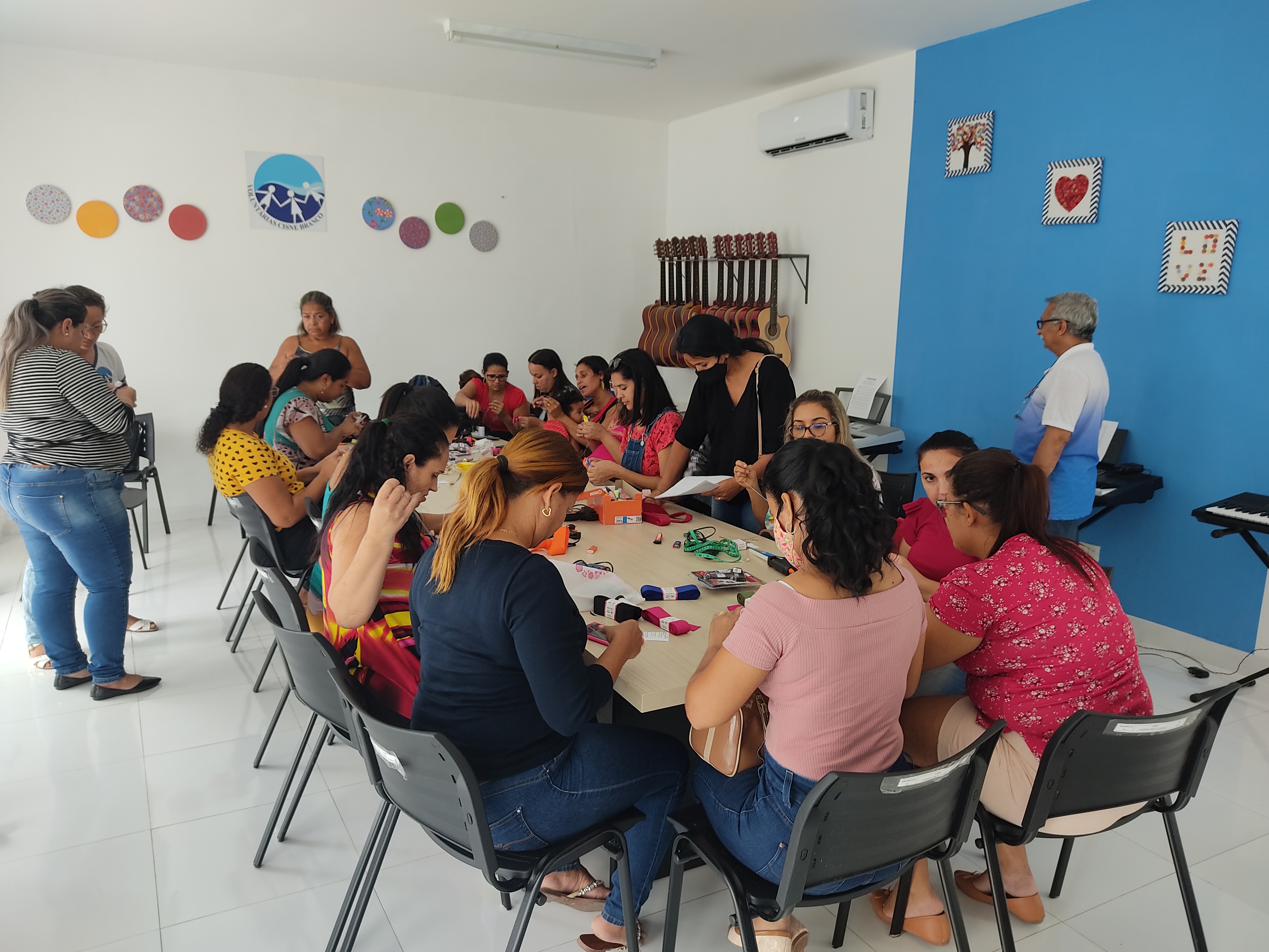 AMN EM LADÁRIO PROMOVE OFICINA DE LAÇOS E TIARAS PARA DEPENDENTES DE MILITARES