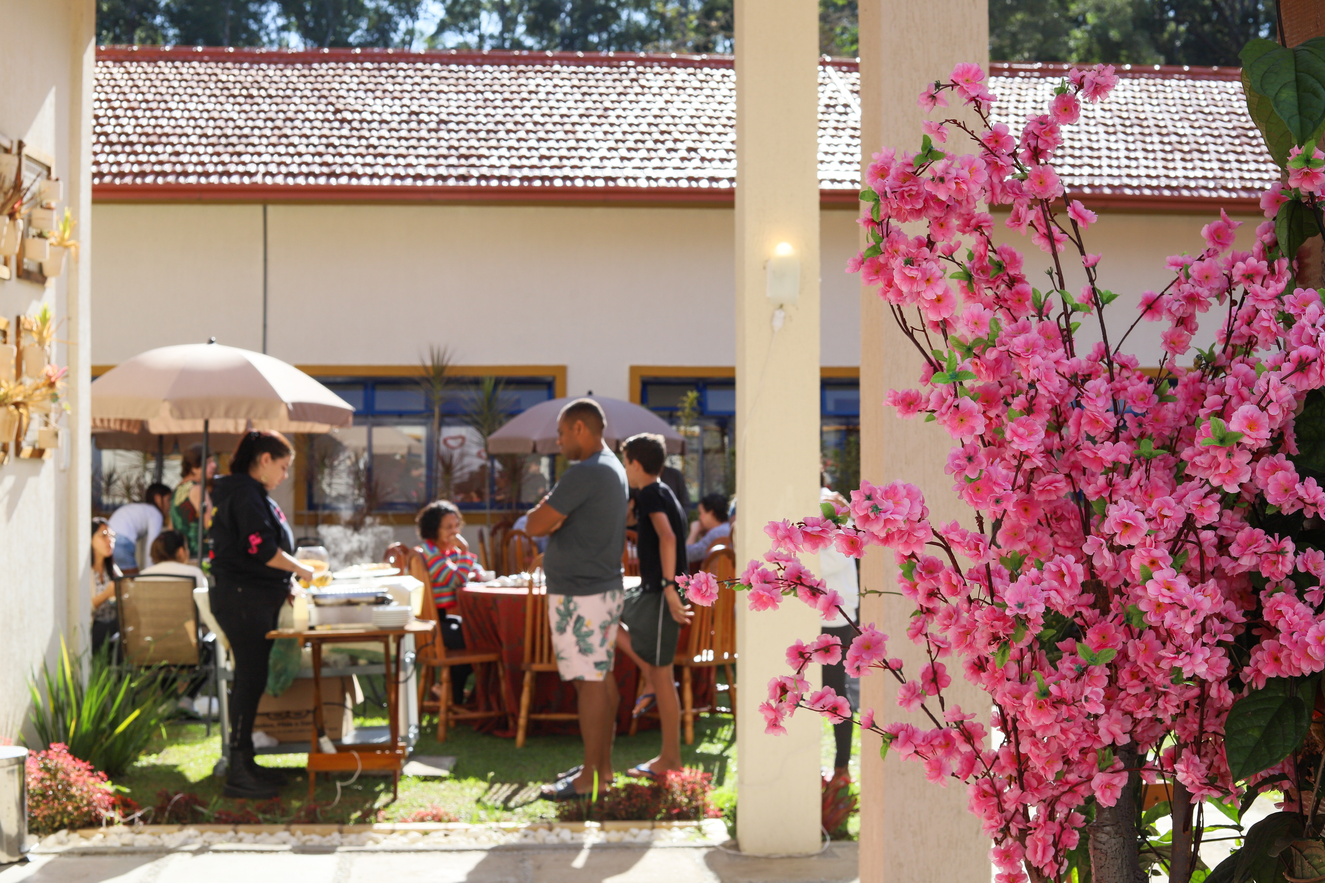 CAFÉ DA MANHÃ ESPECIAL NA ARES CVM E TIMONEIRO MARCAM COMEMORAÇÃO DO DIA DAS MÃES