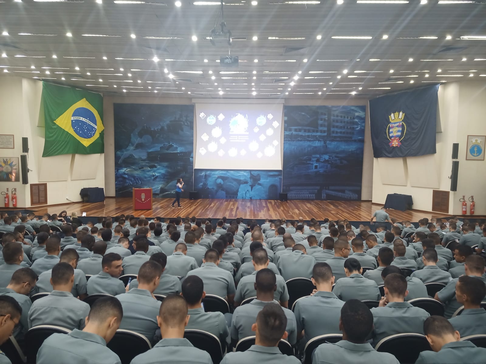 AMN REALIZA PALESTRA PARA CERCA DE 800 ALUNOS DA ESCOLA NAVAL