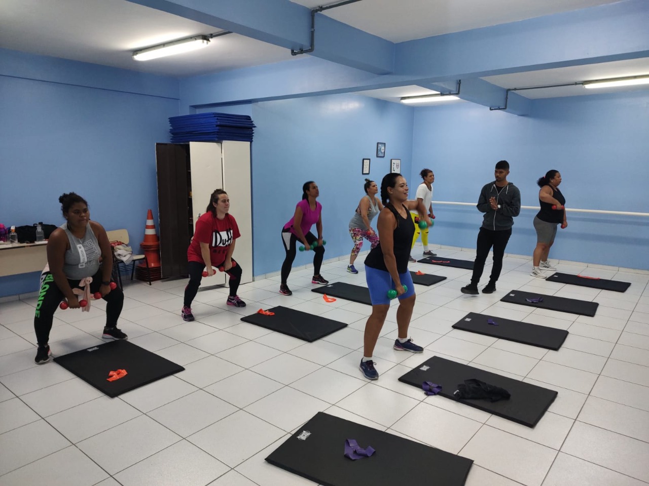 INTEGRAÇÃO EM SALVADOR PROMOVE AULA DE GINÁSTICA PARA MULHERES
