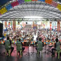 Shows de samba agitaram o evento para a família naval