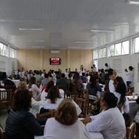 Participantes durante evento em homenagem às mães