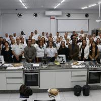 Prato preparado durante a inauguração