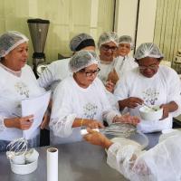 INTEGRANTES DO PROJETO ENVELHECER-NATAL PARTICIPAM DE CURSO DE PÃO DE MEL E BEM CASADO