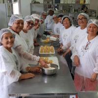 INTEGRANTES DO PROJETO ENVELHECER-NATAL PARTICIPAM DE CURSO DE PÃO DE MEL E BEM CASADO