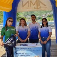 Equipe do AMN com nova associada, que ganhou um brinde na oportunidade