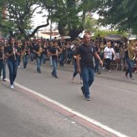 Maestro e alunos da Banda durante desfile em Natal