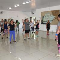 Professora Elaine inicia a primeira etapa da Oficina com a Zumba