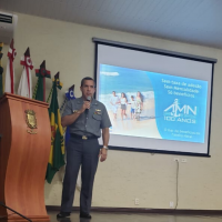 Almirante Rodrigues, diretor do AMN, durante sua palestra