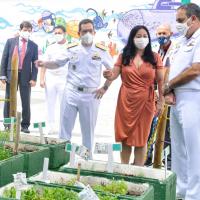 Autoridades realizaram um tour pelas dependências da Creche, em especial as salas e a mini-horta