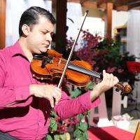 Apresentação de violinista abrilhantou o ambiente na ARES Timoneiro