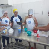 OFICINA DE CULINÁRIA JUNINA LEVA MOMENTOS DELICIOSOS PARA FAMÍLIA NAVAL EM SALVADOR 