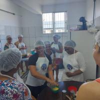 OFICINA DE CULINÁRIA JUNINA LEVA MOMENTOS DELICIOSOS PARA FAMÍLIA NAVAL EM SALVADOR 