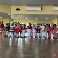 TURMA DE BALÉ DO ADOLESCER+ EM SALVADOR REALIZA AULA ESPECIAL COM TEMA JUNINO