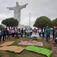 ATIVIDADES NO MORRO DO CRISTO REI DO PANTANAL MOVIMENTA ENVELHECER EM LADÁRIO