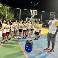 VCB APOIA AULA DE VÔLEI DO PROJETO ADOLESCER+ EM SÃO PEDRO DA ALDEIA