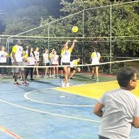 VCB APOIA AULA DE VÔLEI DO PROJETO ADOLESCER+ EM SÃO PEDRO DA ALDEIA