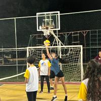 VCB APOIA AULA DE VÔLEI DO PROJETO ADOLESCER+ EM SÃO PEDRO DA ALDEIA