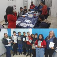 ESCRITORA MARA BAINY REALIZA AULA ESPECIAL PARA ALUNOS DO CLUBE DO LIVRO DO ADOLESCER+ EM RIO GRANDE 